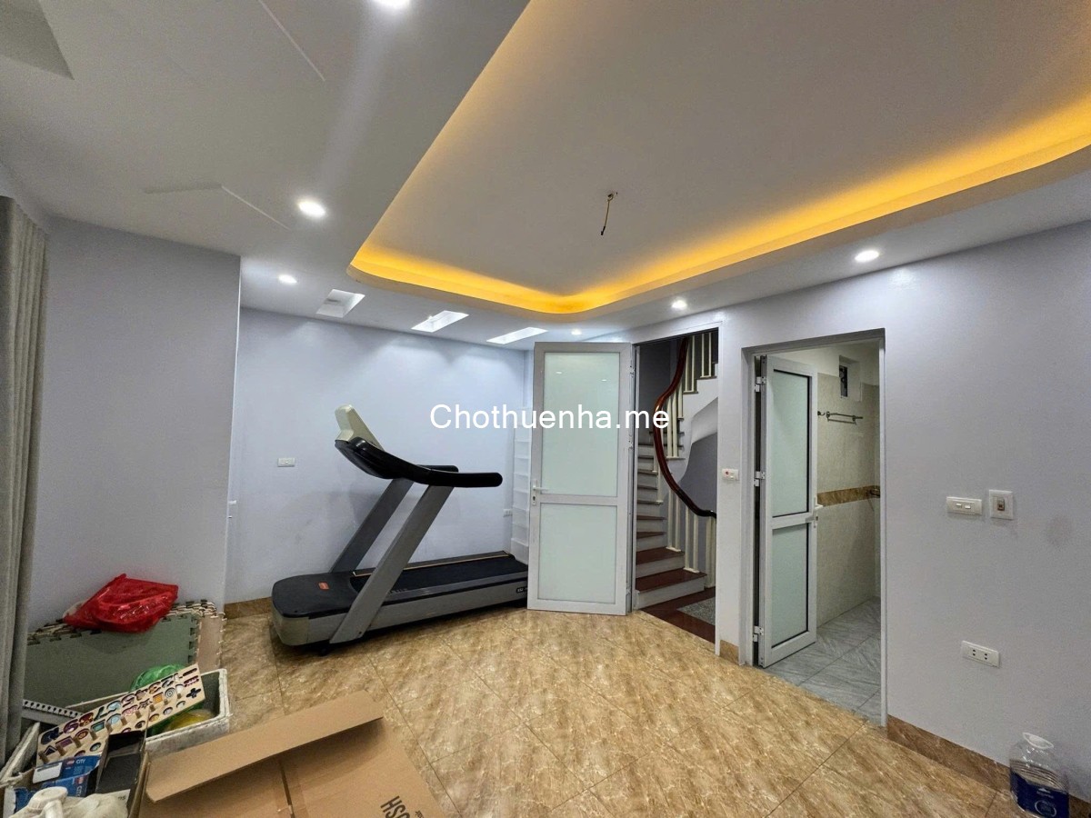 Cho thuê nhà ngõ 290 Lĩnh Nam, 5 tầng x 35m2, 3PN, 4 WC, 10.5 Triệu