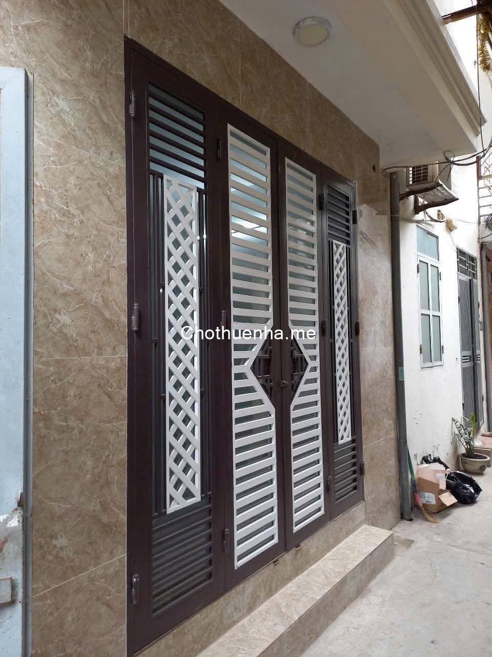 Cho thuê nhà ngõ 192 Lê Trọng Tấn, 40m2, 2.5 tầng, 3 ngủ, 8.5 triệu ở hộ gia đình, nhóm ngoan