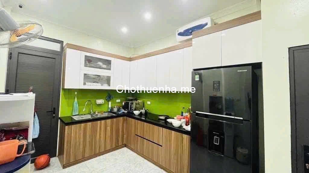 Cho thuê nhà ngõ 61 Phùng Chí Kiên, 4 tầng x 35m2, 4 ngủ, 16 Triệu