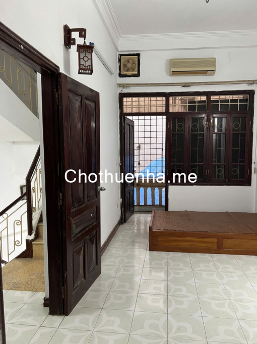 Cho thuê nhà nguyên căn ngõ 128C Đại La, 40m2x3 tầng, 03 ngủ ở gia đình, nhóm chỉ 9tr5