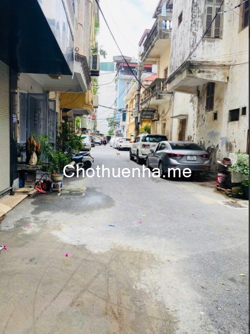 Cho thuê nhà nguyên căn ngõ 281 Khương Trung, 40m2 x 2 tầng 1 tum.2 ngủ.2 wc, 9 Triệu