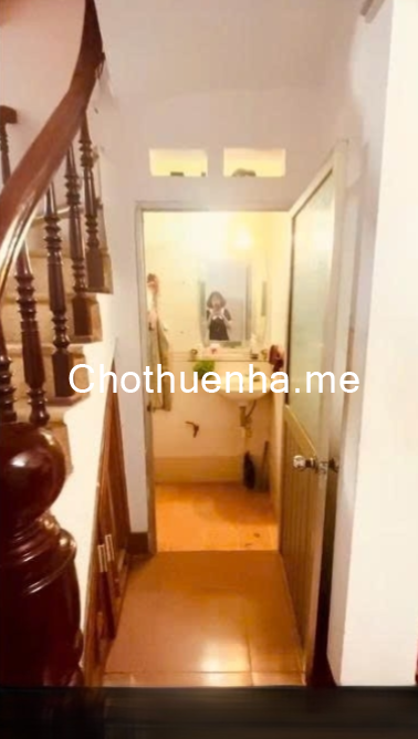 Cho thuê nhà ngõ 3 Phố Lĩnh Nam, 44m2 x 3.5 tầng, 4 ngủ, 3 WC, 11 Triệu