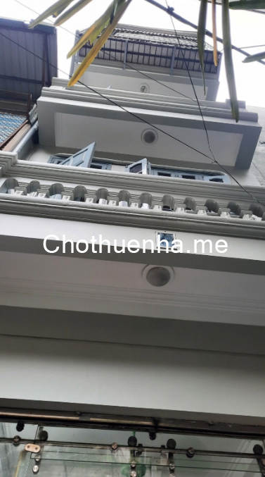 Cho thuê nhà ngõ Đội Cấn, 27m2* 4 tầng 3pn 2vs, Giá 8,5 triệu VP, KDon, ở gđ, nhóm