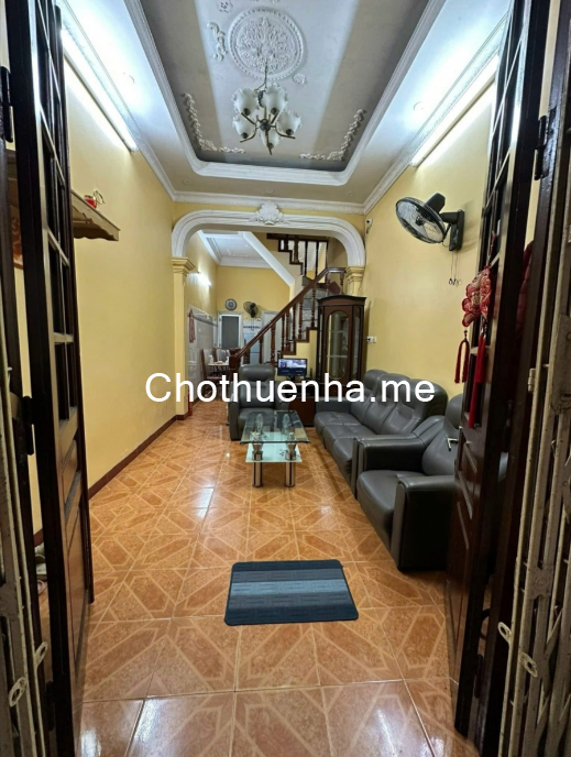 Cho thuê nhà nguyên căn ở ngõ 318 La Thành, 35m, 4 tầng 5pn, 3 wc, Giá 12 triệu