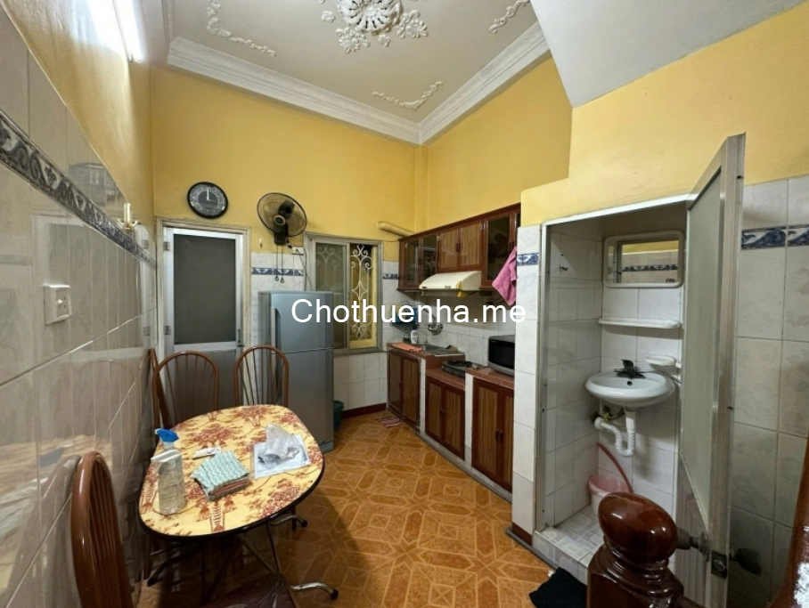 Cho thuê nhà nguyên căn ở ngõ 318 La Thành, 35m, 4 tầng 5pn, 3 wc, Giá 12 triệu