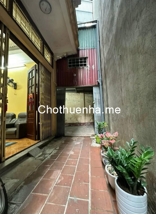 Cho thuê nhà nguyên căn ở ngõ 318 La Thành, 35m, 4 tầng 5pn, 3 wc, Giá 12 triệu