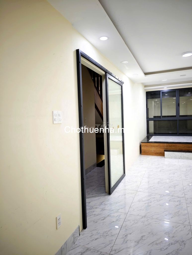 Cho thuê nhà góc hai mặt tiền Hoàng Diệu 2, Linh Chiểu, kinh doanh tốt