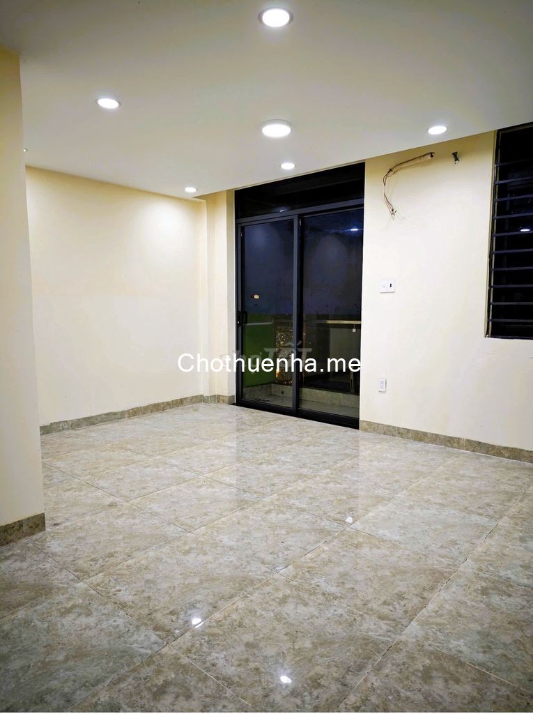 Cho thuê nhà góc hai mặt tiền Hoàng Diệu 2, Linh Chiểu, kinh doanh tốt