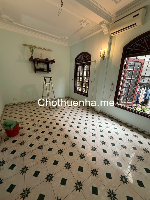 Cho thuê nhà Phố Cực Lộc (ngay Royalcity), 4 tầng x 28m2, 3 ngủ, 3 WC, 12 Triệu