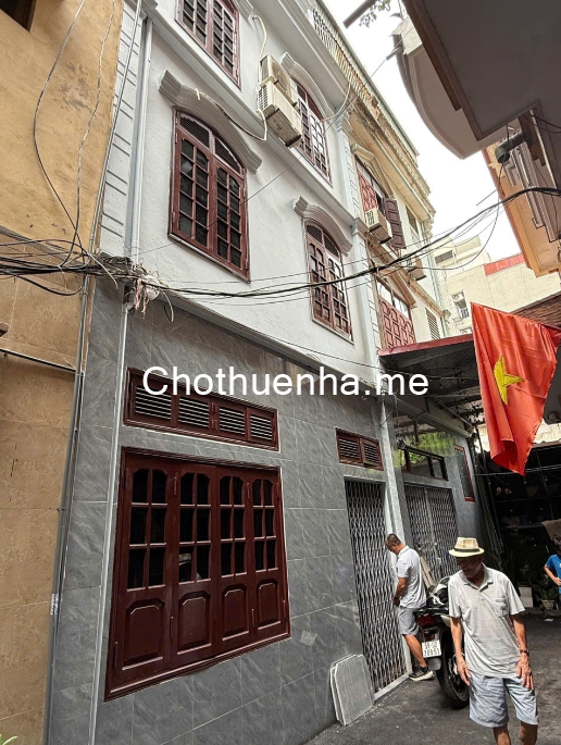 Cho thuê nhà Phố Cực Lộc (ngay Royalcity), 4 tầng x 28m2, 3 ngủ, 3 WC, 12 Triệu