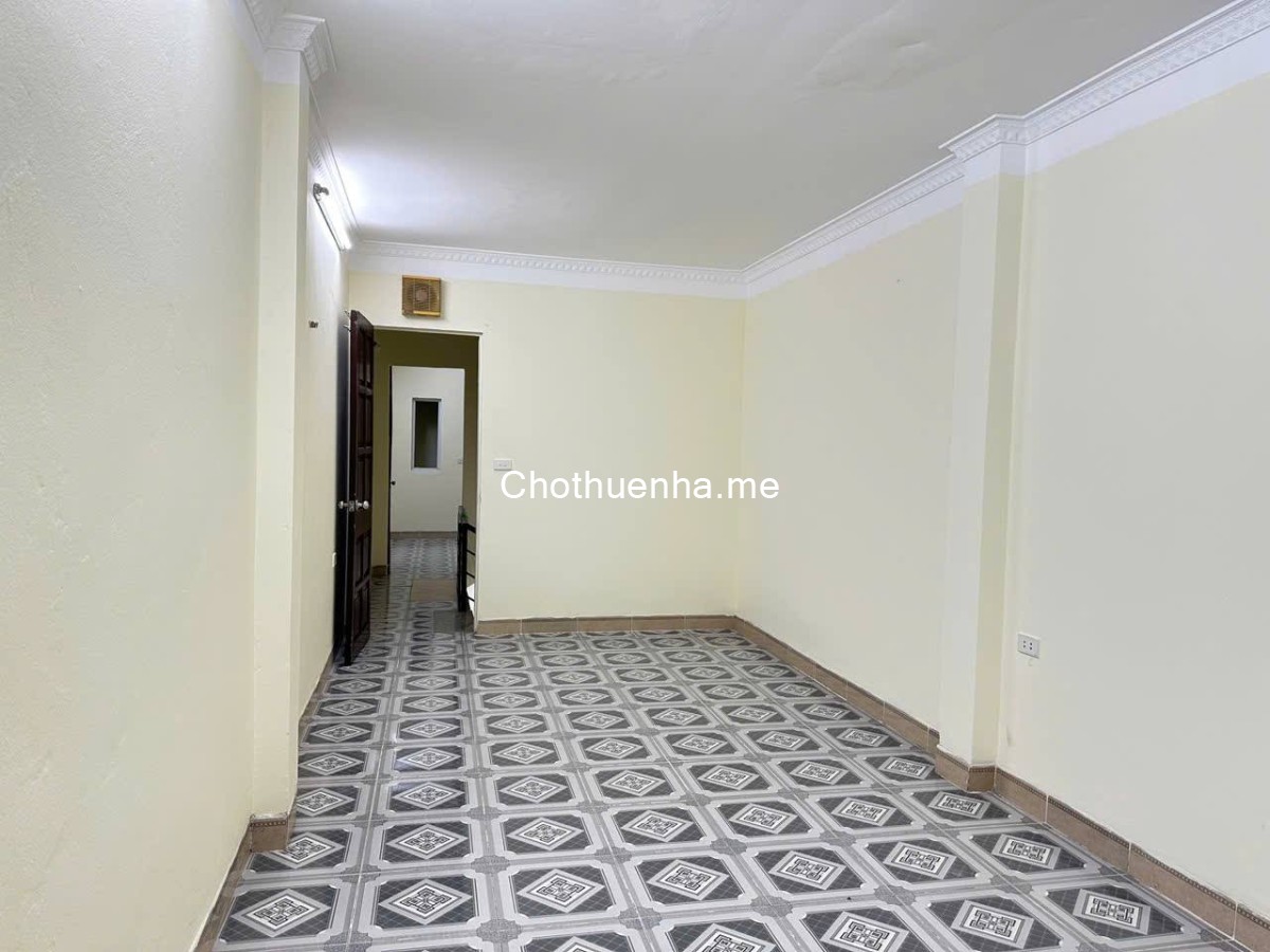 Cho thuê nhà nguyên căn mới kinh kong ngõ 192 Lê Trọng Tấn, 40m2 x 5 tầng, 3PN, 12 triệu