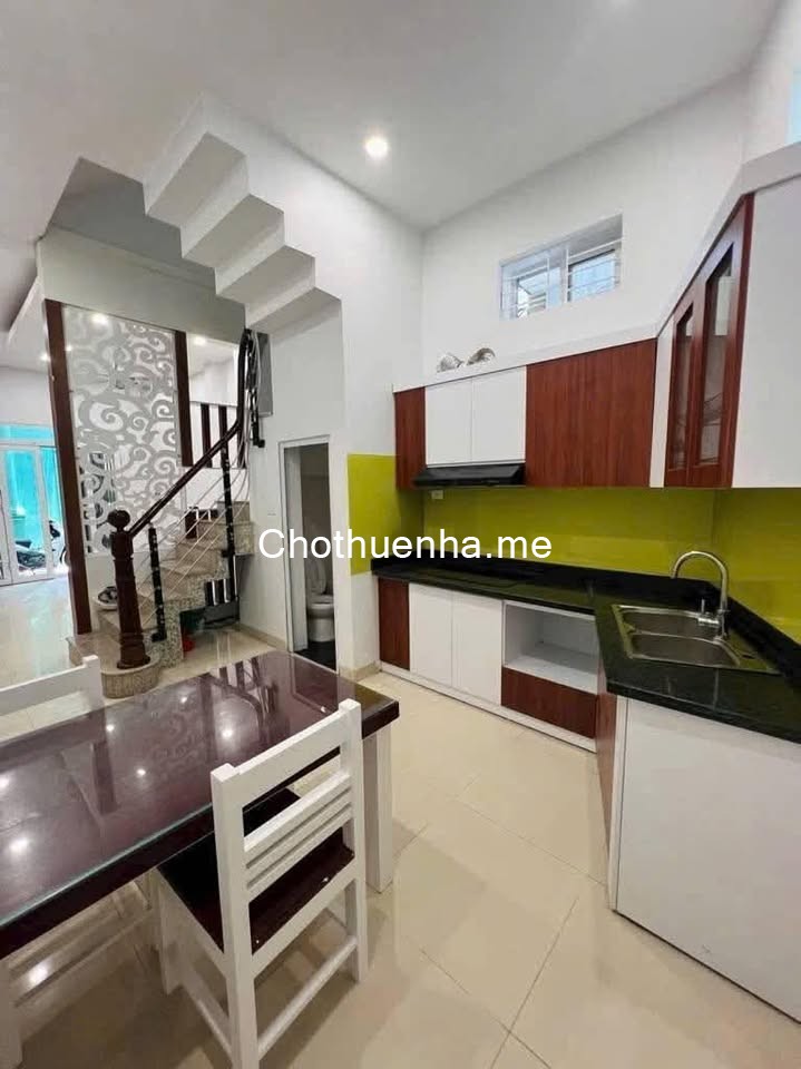 Cho thuê nhà ngõ Định Công Hạ, 33 m2*4 tầng, 3 ngủ, 3 vệ sinh, ở nhóm 7 người, 11 Triệu