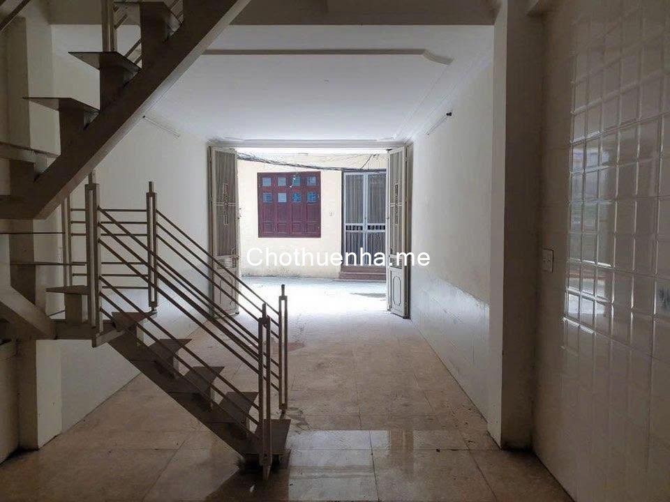 Cho thuê nhà ngõ 2 Đại Từ, 3 tầng x 42m2, 3 ngủ, 8tr5 ở gia đình, nhóm
