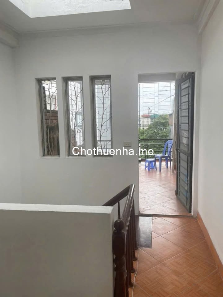 Cho thuê nhà nguyên căn ngõ 645 Vũ Tông Phan, 45m2 x 3 tầng,1 lửng, 4 ngủ, 3 wc, 13.3 Triệu