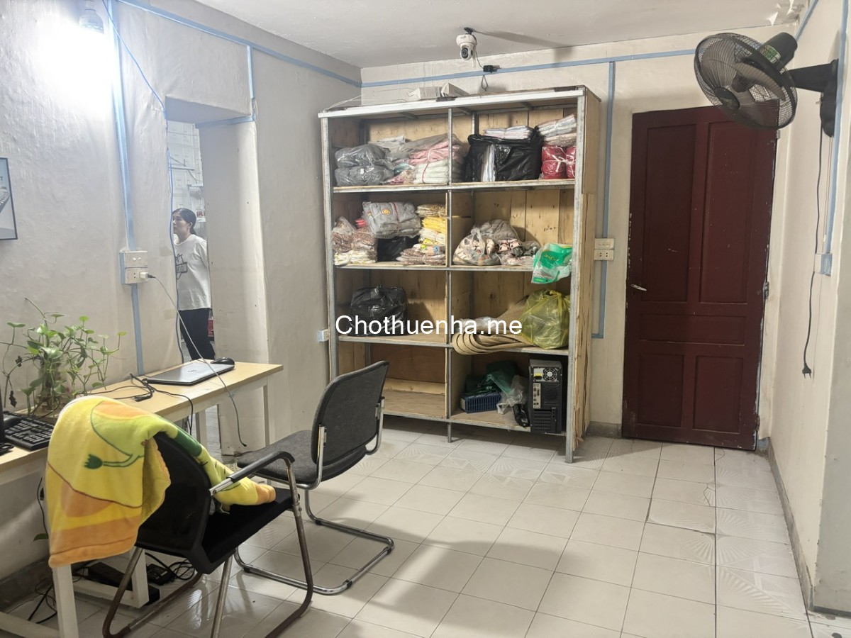 Cho thuê nhà mặt đường to, diện tích 120m2, 11 triệu/tháng.