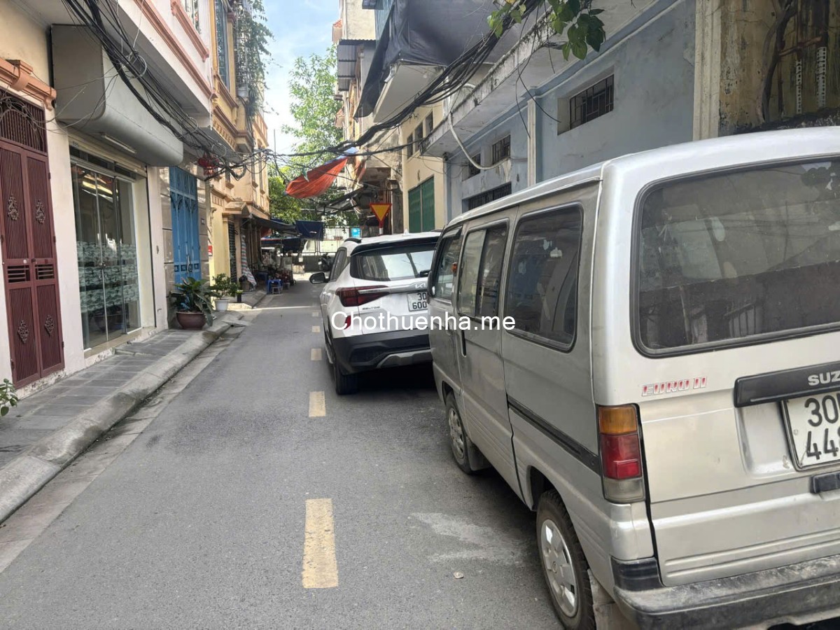 Cho thuê nhà mặt đường to, diện tích 120m2, 11 triệu/tháng.