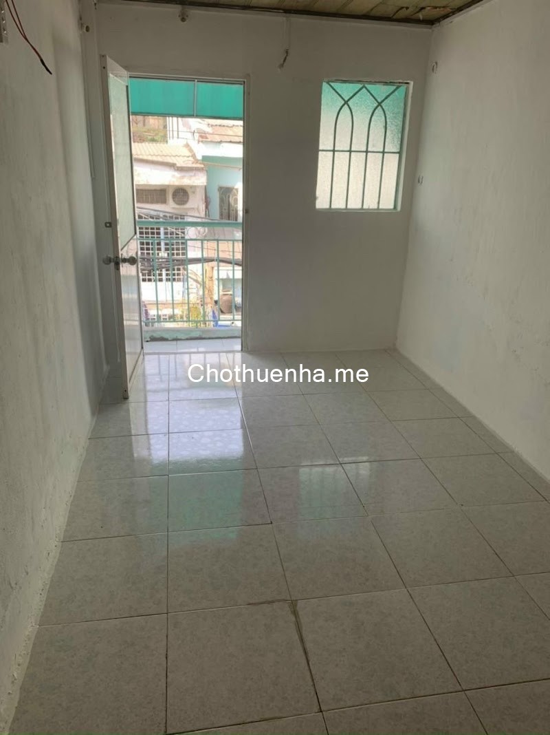 Chính chủ cho thuê nhà nhỏ MTKD đường Hoàng Xuân Nhị, diện tích sàn 14m2. Lh 0903337176
