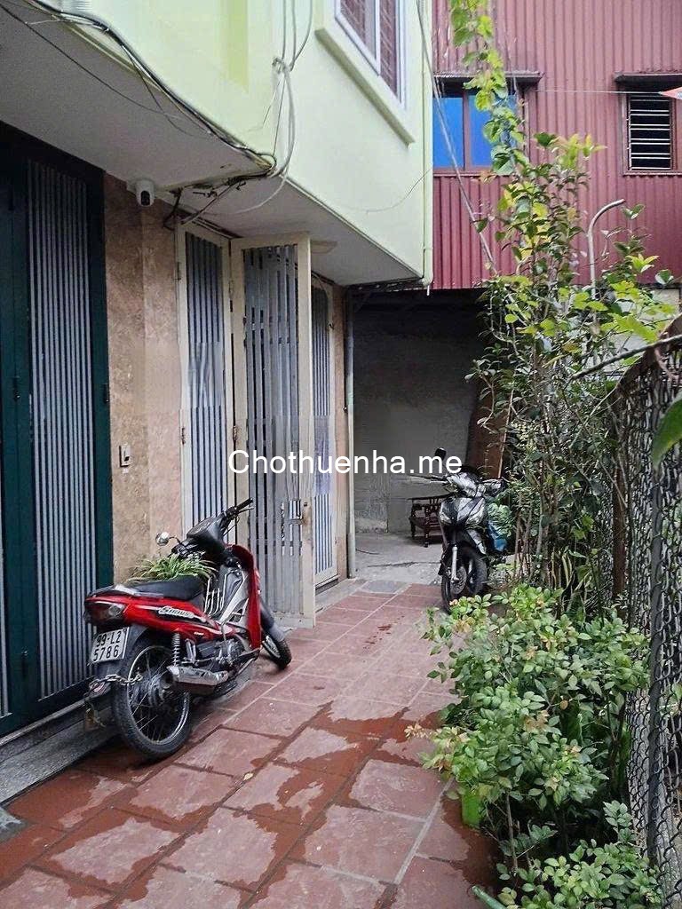 Cho thuê nhà Phố Lĩnh Nam, 5 tầng x 32m2, 3 ngủ, 4 WC, 11 Triệu Full đồ