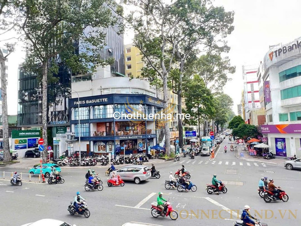 Góc 2 MT số 1 đường Cao Thắng - Nguyễn Thị Minh Khai, P2, Quận 3.
