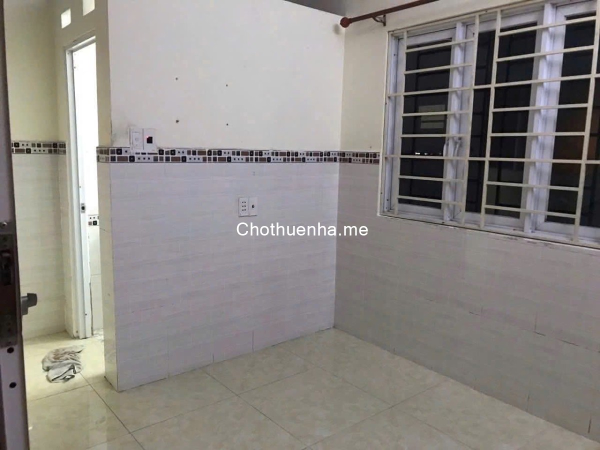 Cho thuê nhà hẻm Bùi Văn Ba, Quận 7, 1 trệt 2 lầu. 2PN 2WC