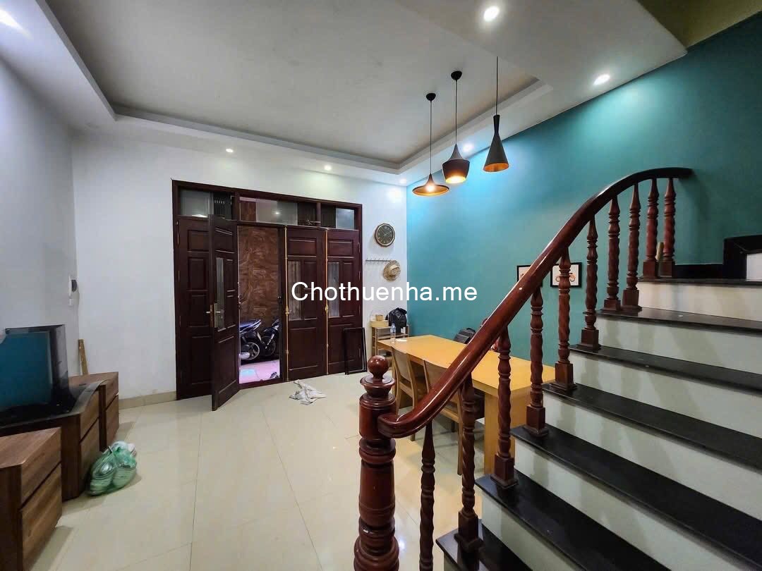 Cho thuê nhà ngõ ô tô 218 Hoàng Mai, 5 tầng x 30m2, 3 ngủ, 12 Triệu Full đồ
