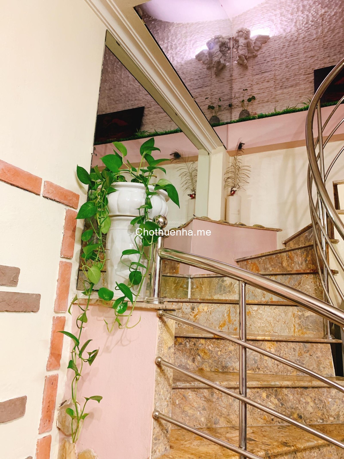 Chính chủ cho thuê nhà tại cuối phố Ngô Tất Tố, phường Văn Miếu Quốc Tử Giám, quận Đống Đa, Hà Nội.