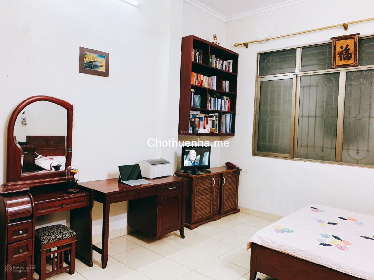 Chính chủ cho thuê nhà tại cuối phố Ngô Tất Tố, phường Văn Miếu Quốc Tử Giám, quận Đống Đa, Hà Nội.