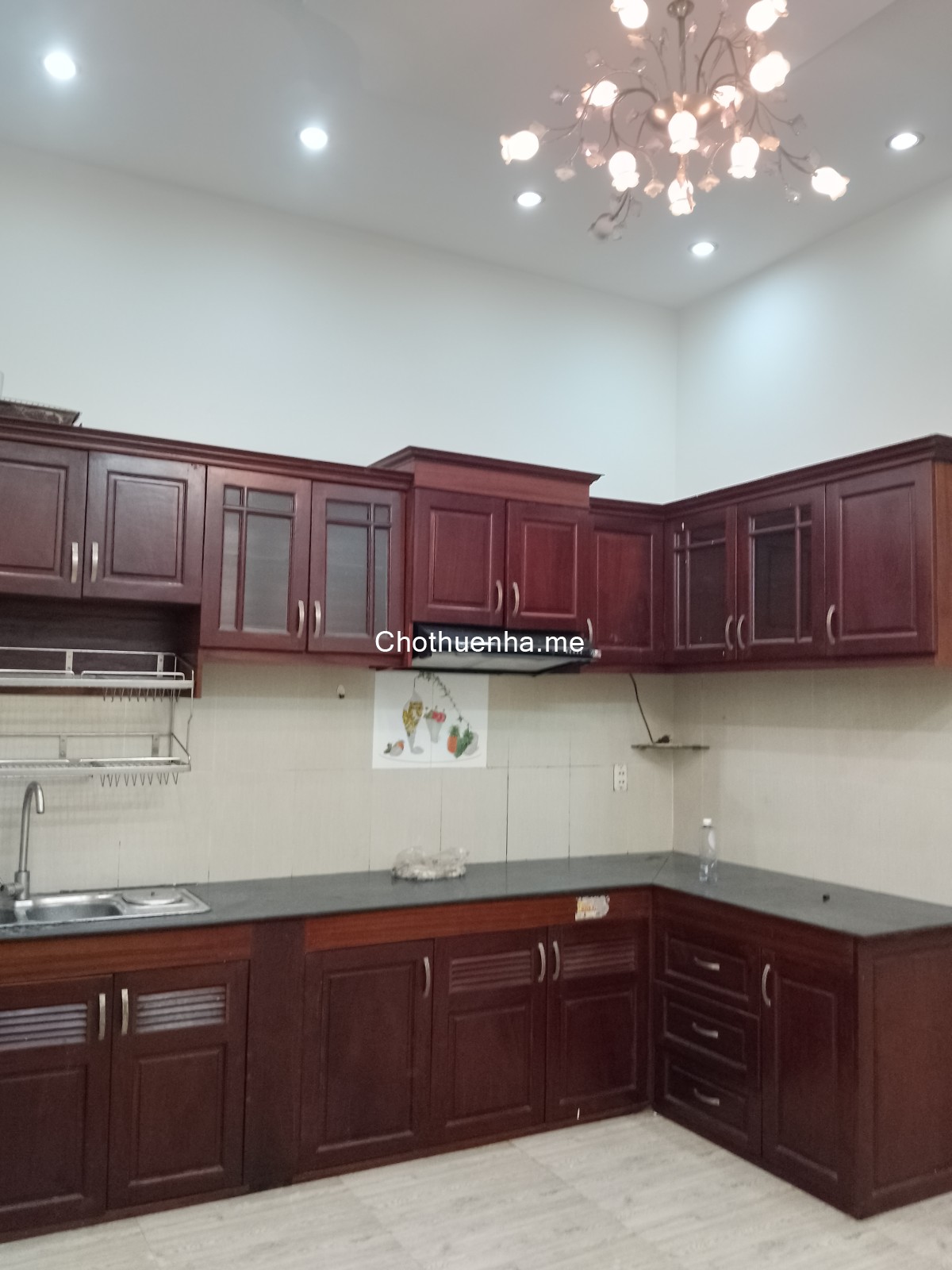 Cho thuê nhà nguyên căn 3 tầng + 4 phòng ngủ, hẻm xe hơi đường Nguyễn Tuyển