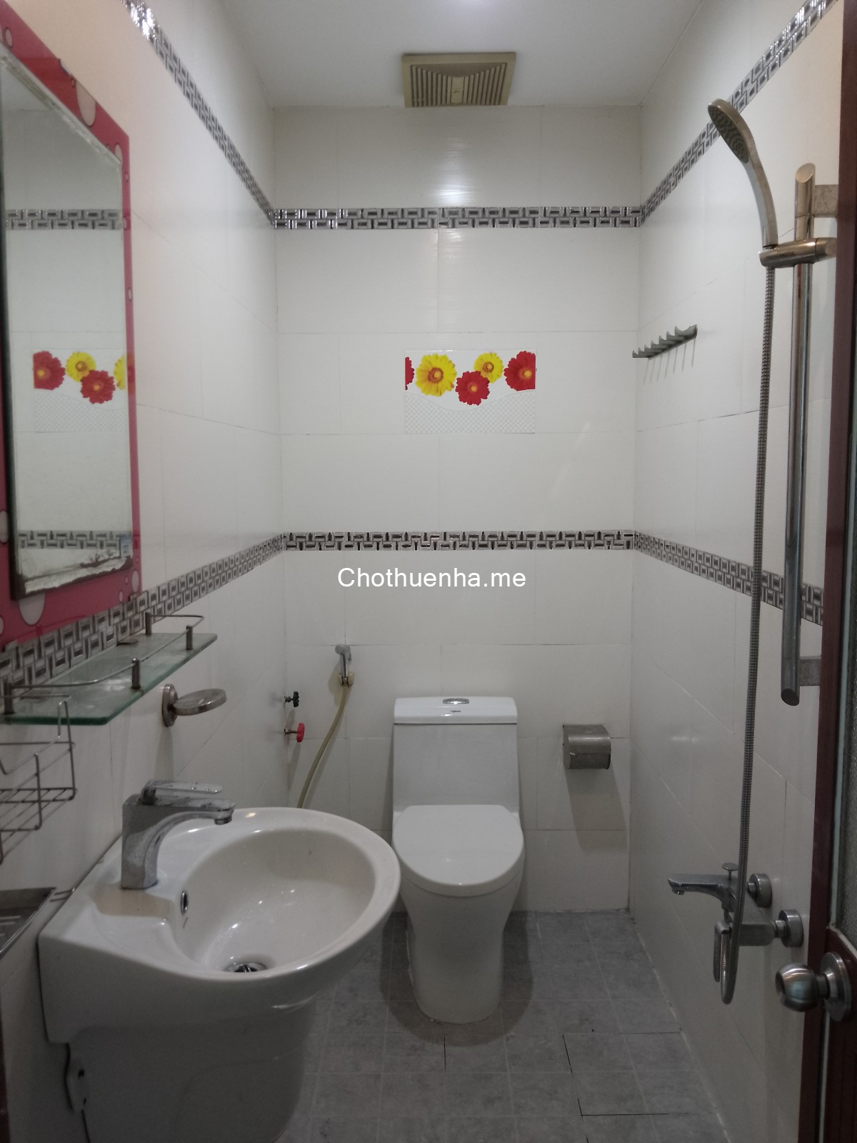 Cho thuê nhà nguyên căn 3 tầng + 4 phòng ngủ, hẻm xe hơi đường Nguyễn Tuyển