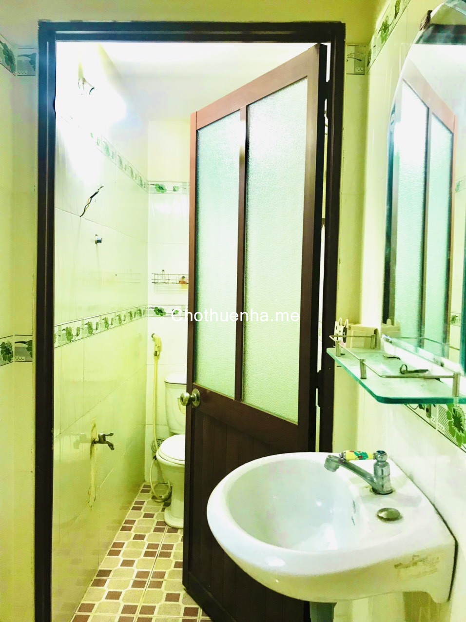 Nhà cho thuê, hẻm trước nhà thông, 3pn(1pn có gác lửng), 2wc, sân để xe máy, giếng trời, kho chứa đồ