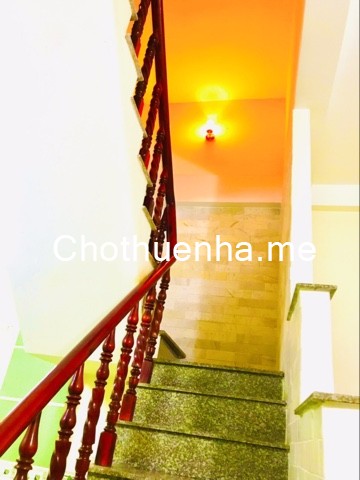 Nhà cho thuê, hẻm trước nhà thông, 3pn(1pn có gác lửng), 2wc, sân để xe máy, giếng trời, kho chứa đồ
