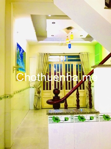 Nhà cho thuê, hẻm trước nhà thông, 3pn(1pn có gác lửng), 2wc, sân để xe máy, giếng trời, kho chứa đồ