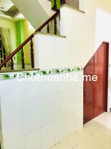 Nhà cho thuê, hẻm trước nhà thông, 3pn(1pn có gác lửng), 2wc, sân để xe máy, giếng trời, kho chứa đồ