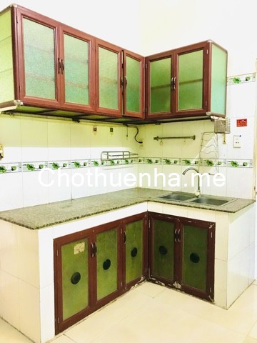 Nhà cho thuê, hẻm trước nhà thông, 3pn(1pn có gác lửng), 2wc, sân để xe máy, giếng trời, kho chứa đồ