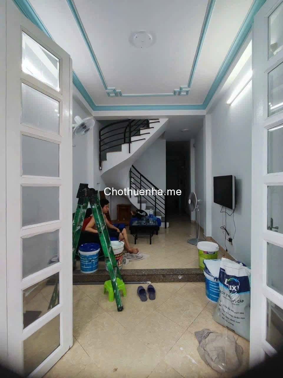 Cho thuê nhà nguyên căn có nội thất ở Nguyễn Thị Thập, 1 trệt, 2 lầu, chỉ 12 triệu