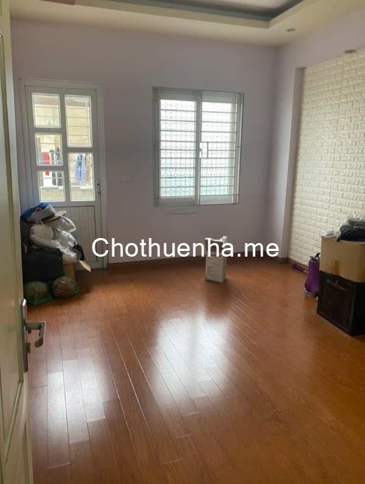Cho thuê nhà ngõ 3 Hoàng Quốc Việt, 5 tầng x 40m2, 5 ngủ, 4 vệ sinh, 15 Triệu