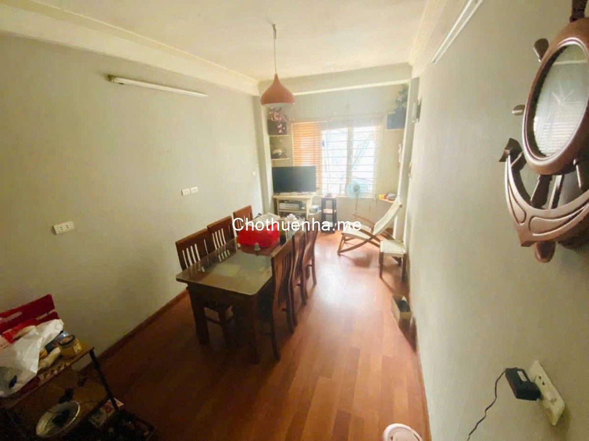 Cho thuê nhà ngõ 147 Tân Mai, 4 tầng x 33m2, 3 ngủ, full đồ vào ngay