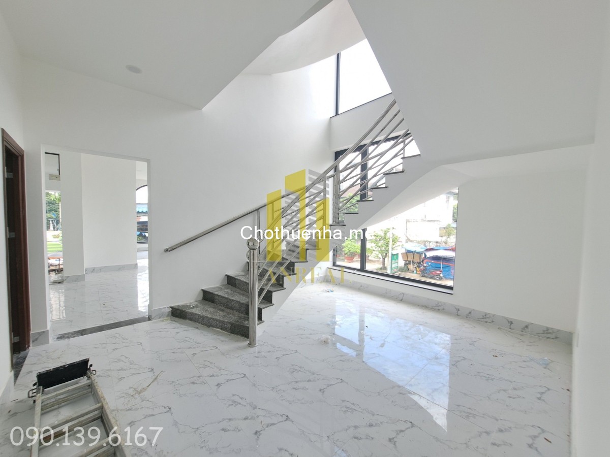 Cho Thuê Căn Góc Hiện Đại 3 Lầu Trống Suốt Giá 59 Triệu