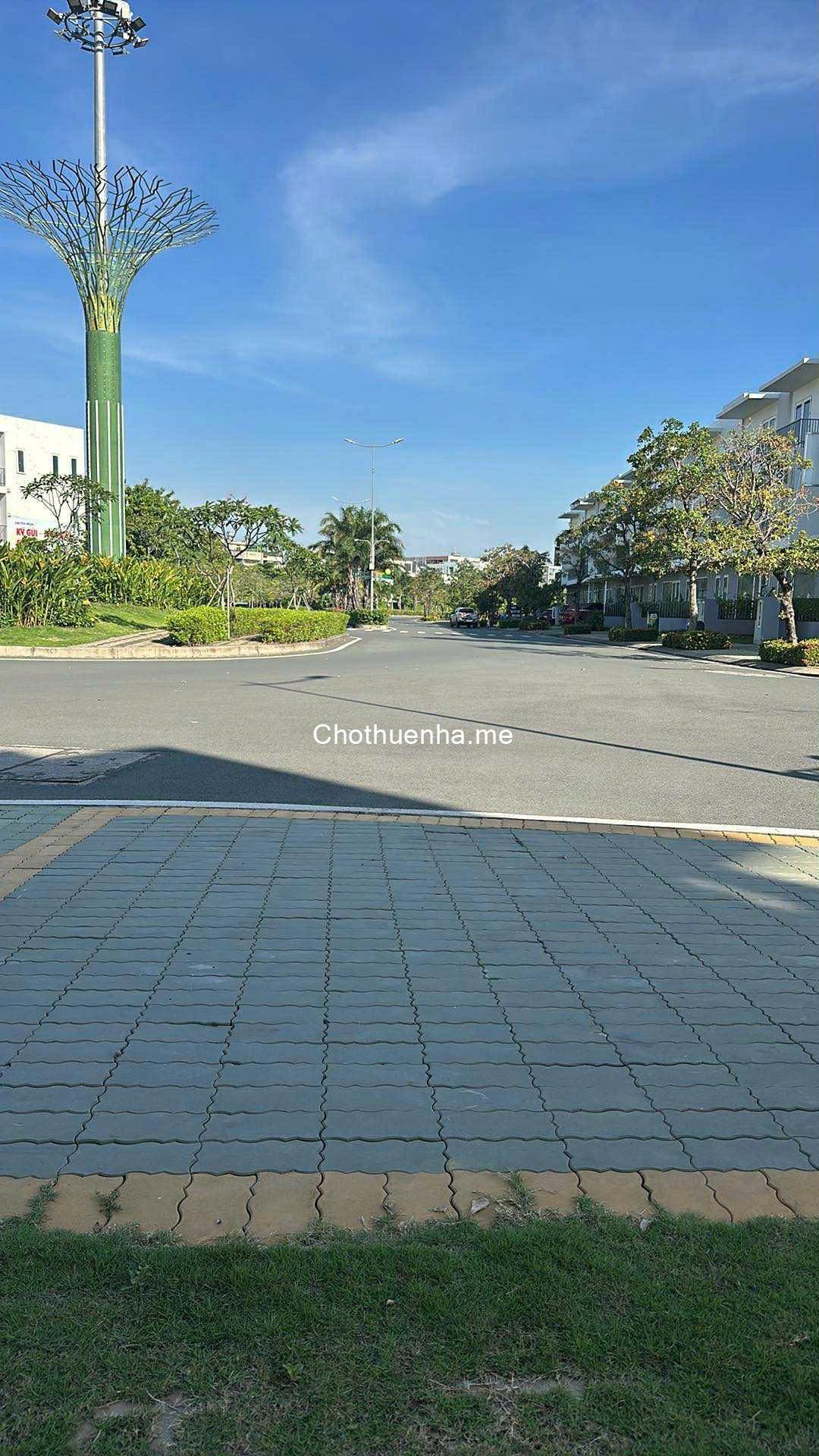 Cho thuê tầng 1 - 2 biệt thự khu dân cư. Ở ngay !