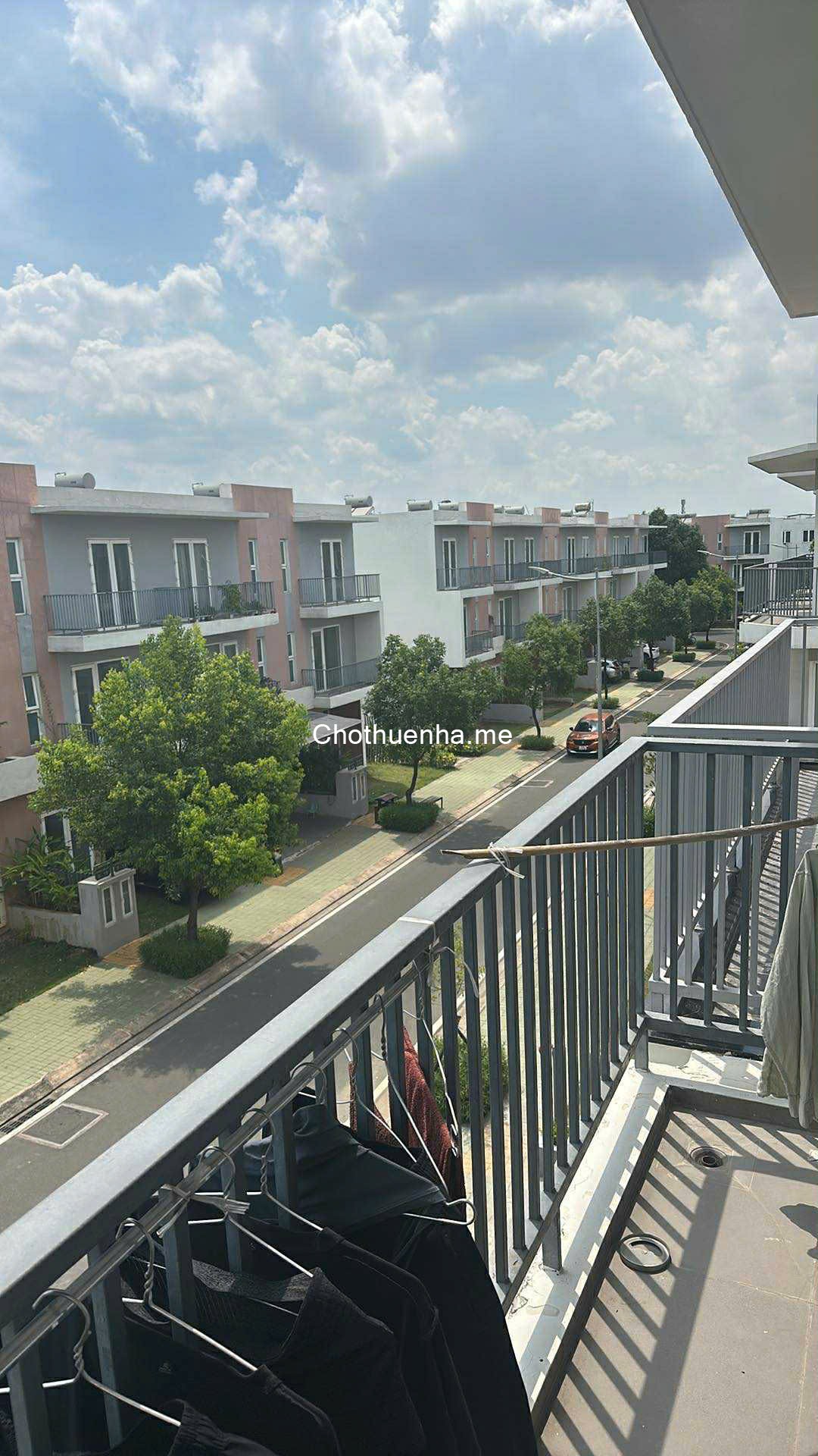 Cho thuê tầng 1 - 2 biệt thự khu dân cư. Ở ngay !