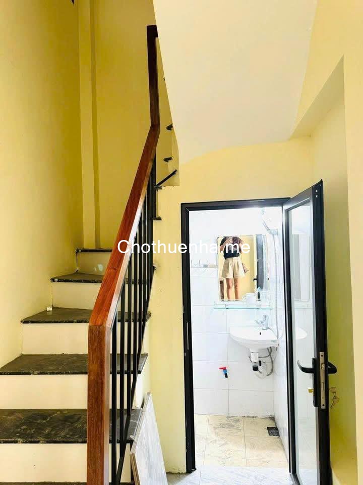 Cho thuê nhà Minh Khai ngõ 435, 45m2 3.5 tầng, 3 ngủ, 3 WC, 13 Triệu VP, ở 6 người