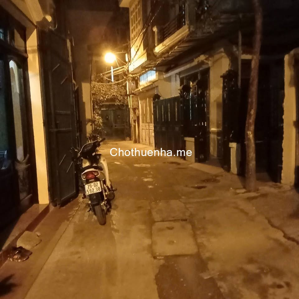 Cho thuê nhà ngõ 29 Khương Hạ, 35m2 x 4 tầng, 4 ngủ, 3 wc.13,5 triệu
