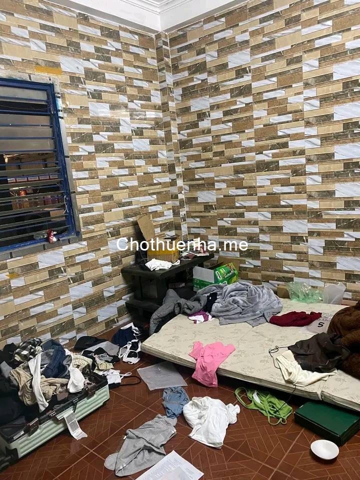 Cho thuê nhà ngõ 132 Tam Trinh, 2.5 tầng x 2 ngủ, 6 Triệu vào ngay