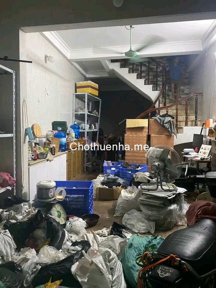 Cho thuê nhà ngõ 132 Tam Trinh, 2.5 tầng x 2 ngủ, 6 Triệu vào ngay