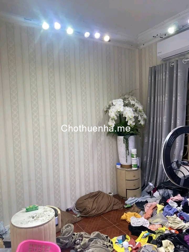 Cho thuê nhà ngõ 132 Tam Trinh, 2.5 tầng x 2 ngủ, 6 Triệu vào ngay