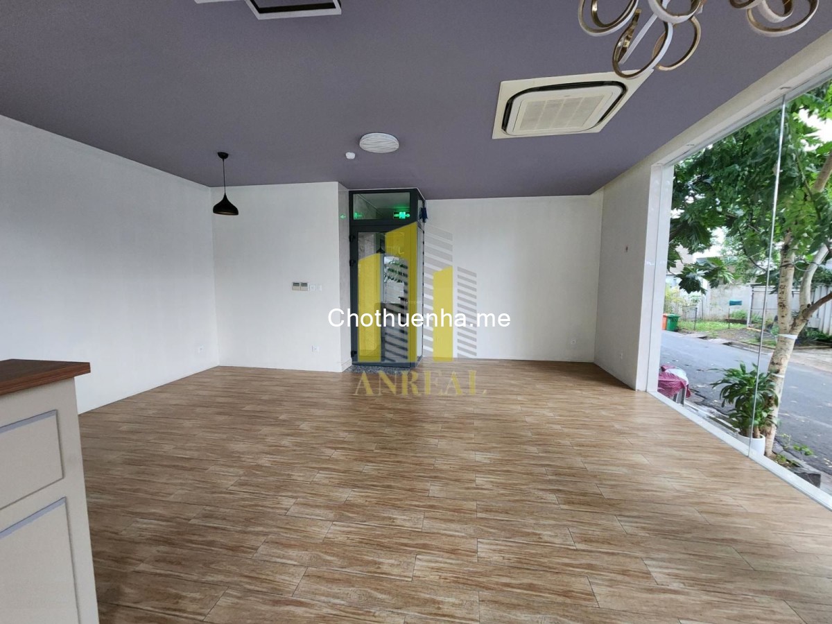 Tòa văn phòng hầm 4 lầu góc 2 mặt tiền - Sàn trống, có thang máy