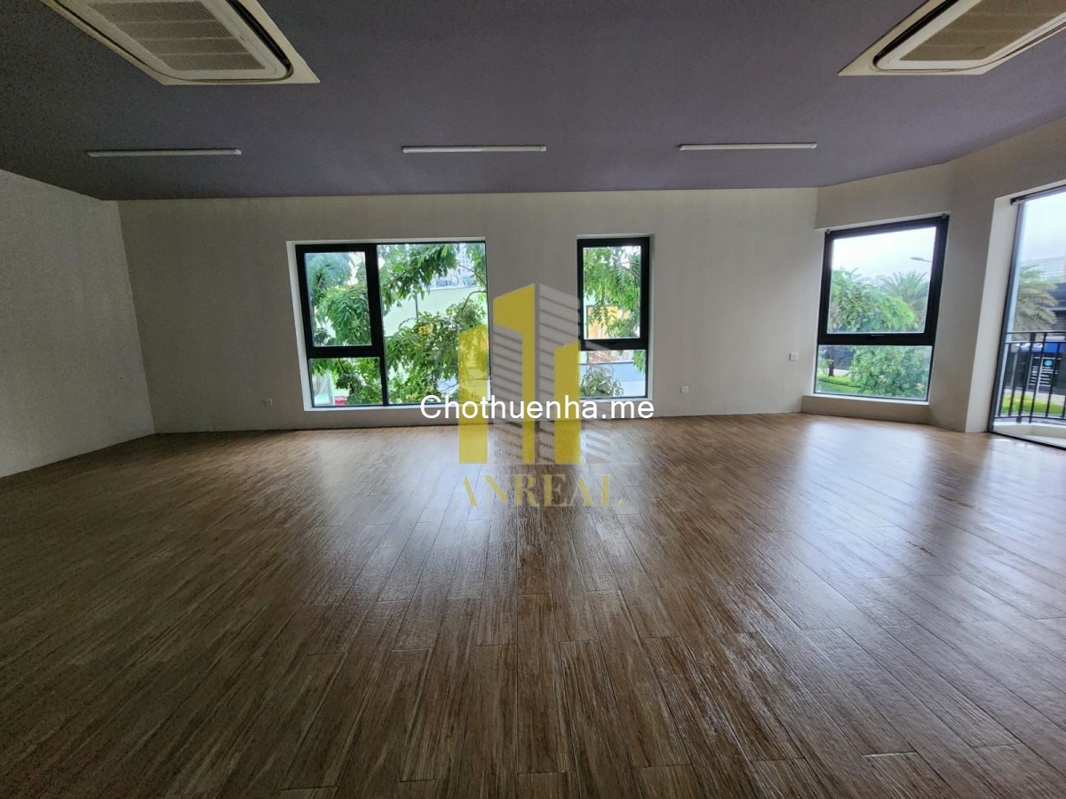 Tòa văn phòng hầm 4 lầu góc 2 mặt tiền - Sàn trống, có thang máy