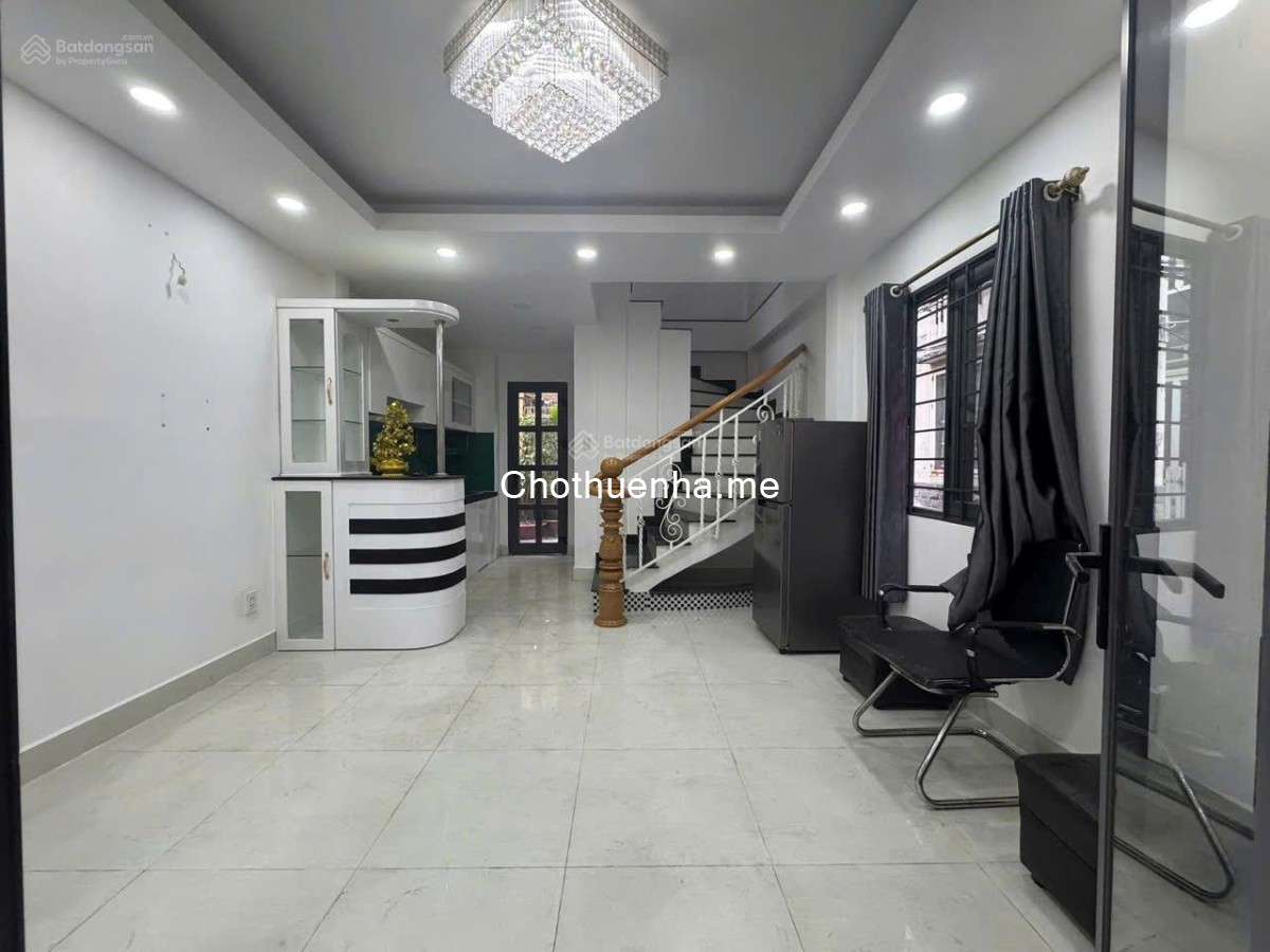 Nhà cho thuê trung tâm quận 3, 3 lầu + sân thượng, thuận tiện kinh doanh