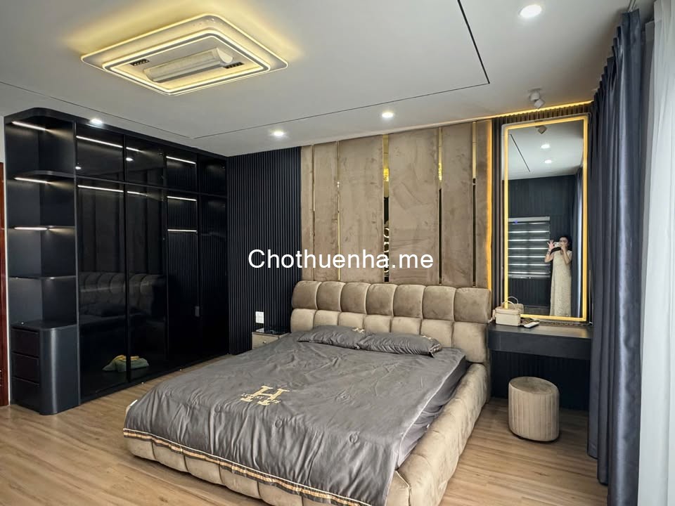 Cho thuê nhà Phân lô ô tô Nguyễn Khánh Toàn, 78m2 x 5 tầng, mt 5m - 6 phòng - 4wc