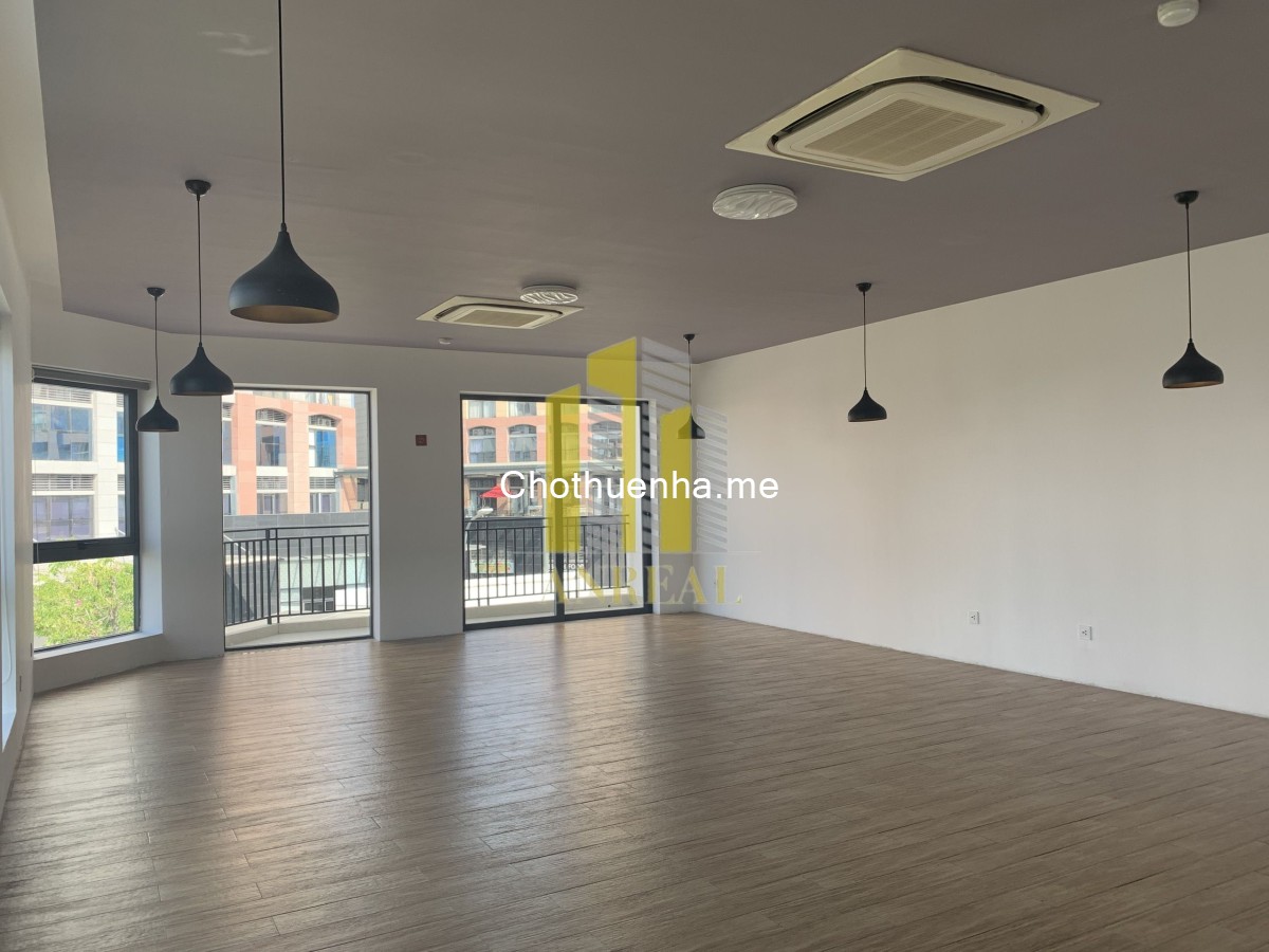 Tòa văn phòng hầm 4 lầu góc 2 mặt tiền - Sàn trống, có thang máy